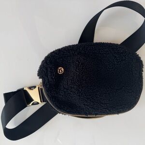 Lululemon Everywhere Belt Bag Fanny Pack Fleece